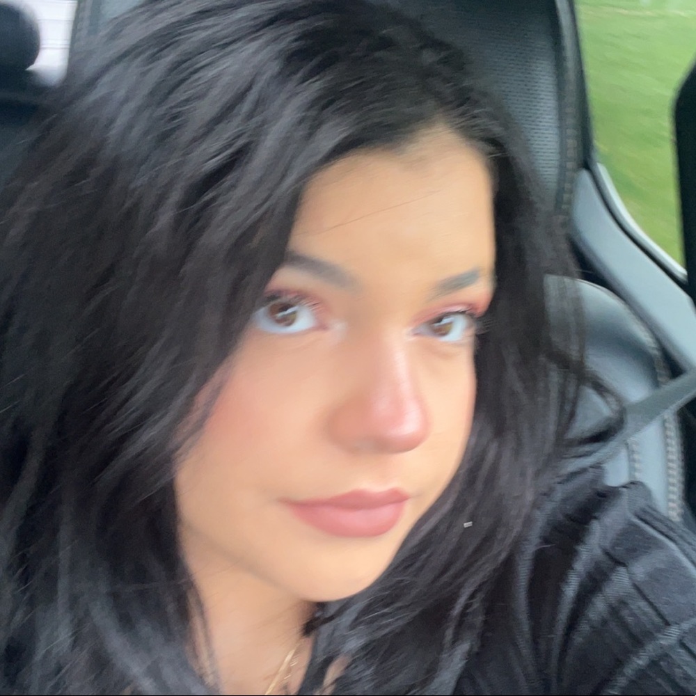 Meet your Posher, Valentina